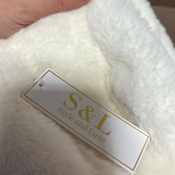 Bundle Faux Fur scarf 🧣& Trapper Hat -Ivory - Picture 11 of 17